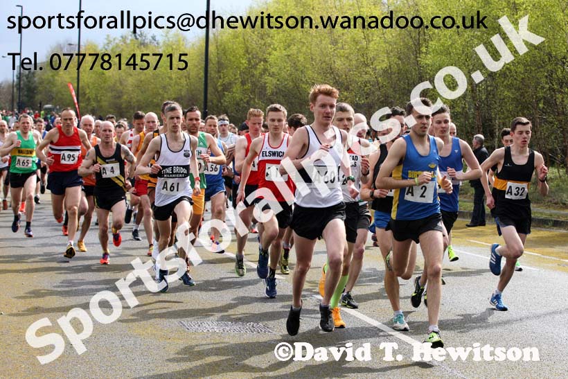Senior mens relay, Elswick Good Friday Road Races. Photo: David T. Hewitson/Sports for All Pics